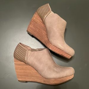 Dr. Scholl’s Shoes Memory Foam Cool Fit Women’s size 7 wedge heel Bootie Tan